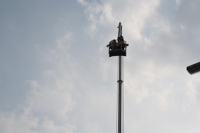 mit ihm konnte man 30 Meter in die Luft hinauf fahren und sich einmal wie ein Vogel fühlen .....