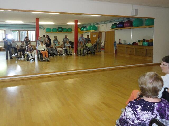 Therapiehalle zur Selbstüberwachung seiner Bewegungen