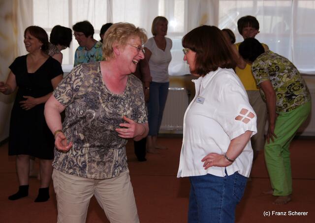 Friedberger Kneipp-Gesundheitstag am 21.05.2011 - Lach-Yoga mit Marie Brandmeir-Zettl - Lachen ohne Grund ist kerngesund!