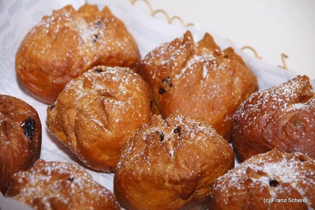 Friedberger Kneipp-Gesundheitstag am 21.05.2011 - Zum Kaffe hatten viele Vereinsmitglieder leckere Süßspeisen gebacken