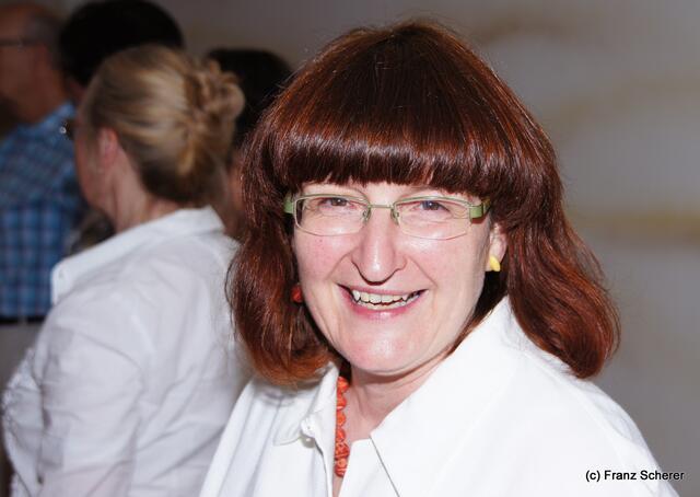 Friedberger Kneipp-Gesundheitstag am 21.05.2011 - Lach-Yoga mit Marie Brandmeir-Zettl - auch bei Vereinsvorsitzender Uschi Seyler sprang schnell der Funke über