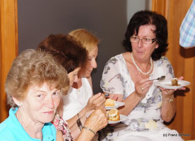 Friedberger Kneipp-Gesundheitstag am 21.05.2011 - Zum Kaffe hatten viele Vereinsmitglieder leckere Süßspeisen gebacken