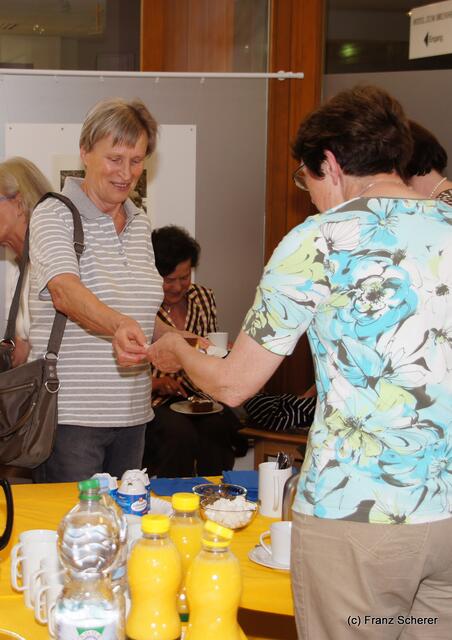 Friedberger Kneipp-Gesundheitstag am 21.05.2011 - Zum Kaffe hatten viele Vereinsmitglieder leckere Süßspeisen gebacken