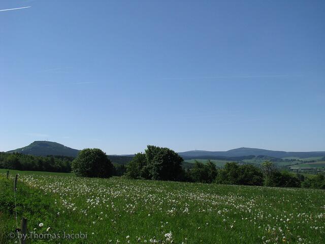 Blick zum Bärenstein, Keilberg und Fichtelberg.