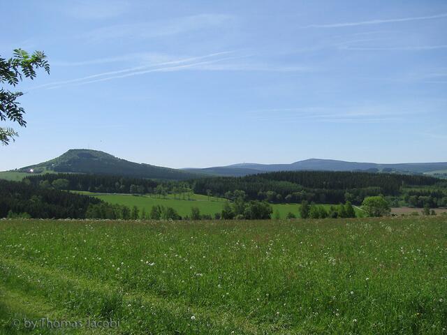 Blick zum Bärenstein, Keilberg und Fichtelberg.