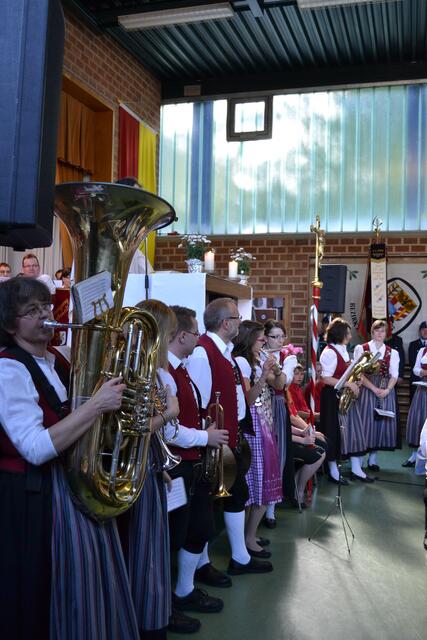 Musikerinnen und Musiker des Reisensburger Kapelle "spielten" bei der Predigt mit!