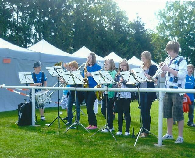 .....intonierte die Orchesterklasse 7 der KGS Sehnde das Lied: "Einer geht noch, einer geht noch rein". Es half nichts. Das Spiel endete 0:0