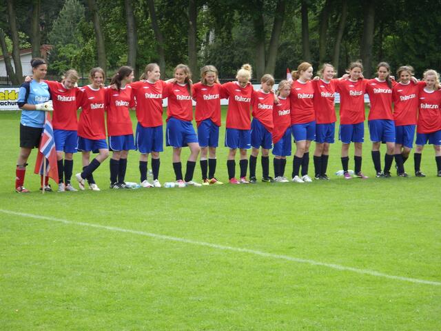 Die Nationalhymne Norwegens - alles wie bei den Profis