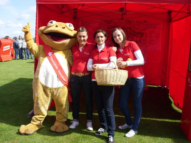 Das Promotionteam mit Max Moorfrosch der Sparkasse Hannover