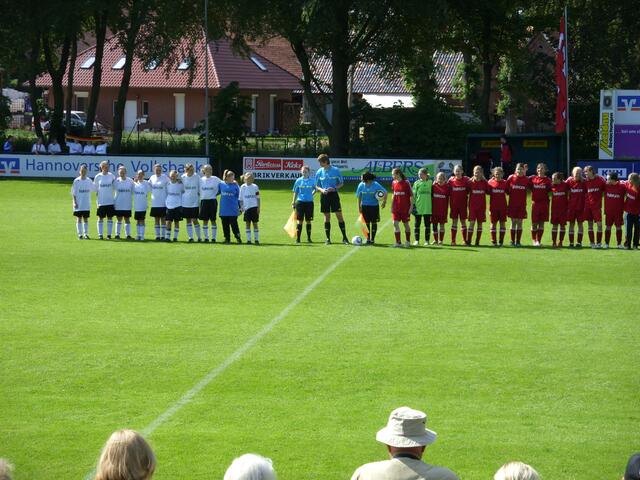 DIe Mannschaften bestreiten gleich das Eröffnungsspiel - Deutschland vs. Kanada