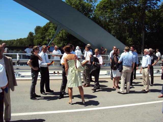 .. dem Hinweis, dass es am Donauufer etwas zu trinken und zu essen gibt folgte man bei der ziemlich warmen Temperatur sehr gerne