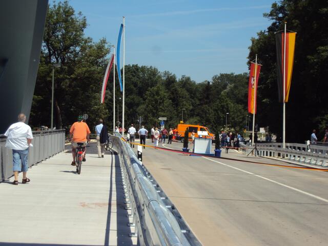 .. die ersten Teilnehmer und Zuschauer kommen..