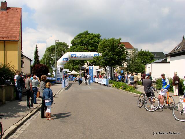 Bayern Rundfahrt 2011 - Einzelzeitfahren in Friedberg - Impressionen vom Startbereich Wiffertshauser Straße