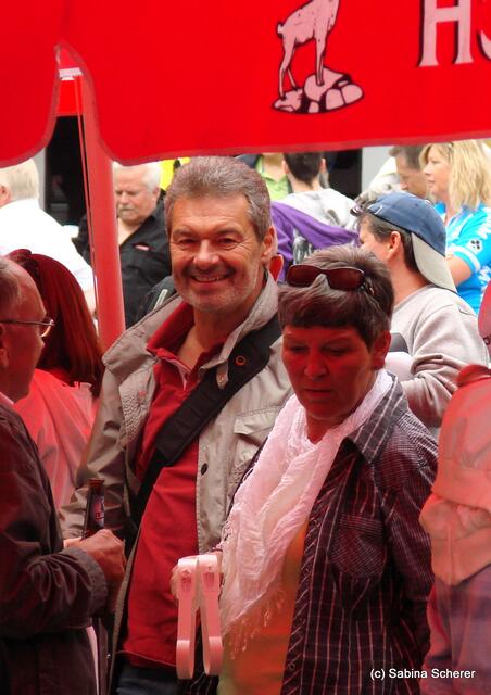 Bayernrundfahrt 2011 - Einzelzeitfahren in Friedberg - Impressionen vom Zielbereich Marienplatz. Kissings Bürgermeister Manfred Wolf war begeisterter Zuschauer