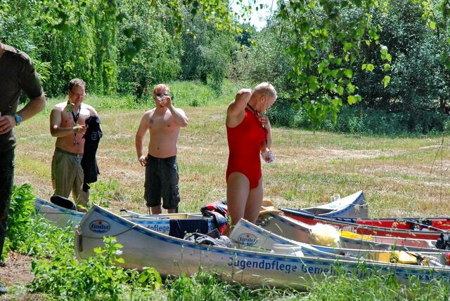 Hallo liebe Uetzer: schaut einmal genauer hin auf die 'Wassernixe' ...