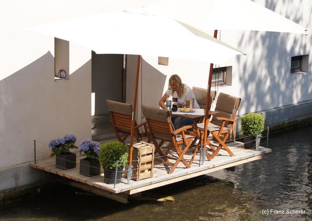 Ulm - Fischerviertel - Bei vernünftigem Pegelstand der Blau eine idyllische Terrasse