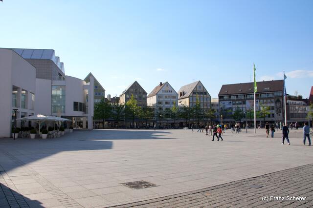 Ulm - Blick über den Platz vor dem Ulmer Münster