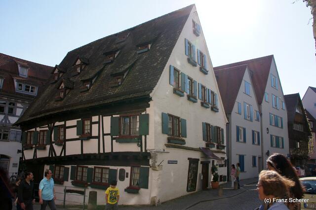 Ulm - Fischerviertel - Einst von wohlhabenden Fischern bewohnt war das 'Schiefe Haus'