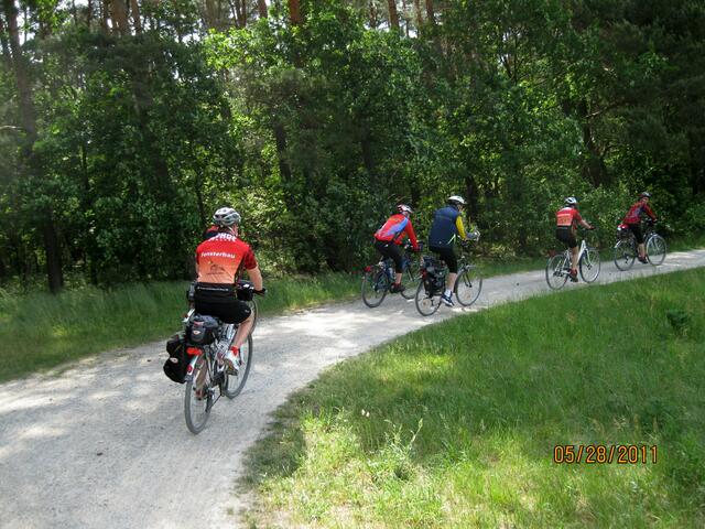 Fast nur auf Radwegen und wenig Strasse
