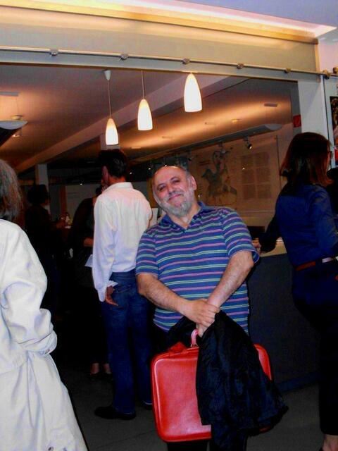 Ausklang der Lecture_Offenbach am "Tag für die Literatur": Vicente Such-Garcia, Publikumsgast der Lecture_Offenbach, sagt "Adios!"