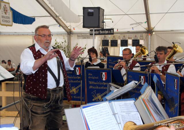 Brauereifest Kühbach 2011 - Peter Weber dirigiert die Altbairischen Musikanten aus Aindling