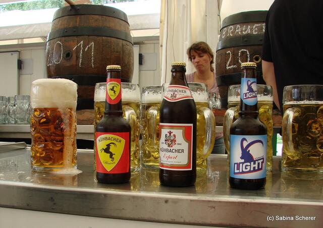 Brauereifest Kühbach 2011 -  Die beliebten Kühbacher Biere. Driver und Light sind die neuen sorgenfreien Spezialitäten der Brauerei