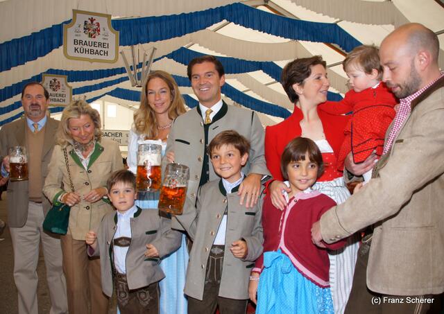 Brauereifest Kühbach 2011 - Familie Beck-Peccoz bei der Festeröffnung