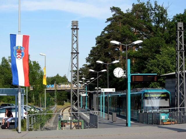 Flaggen an der U-Bahn-Endstation Hohemark