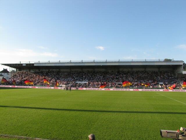 Standing Ovation im ganzen Stadion nach Abpfiff