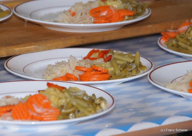 Brauereifest Kühbach 2011 - Leckere Schmankerl aus der Festzeltküche