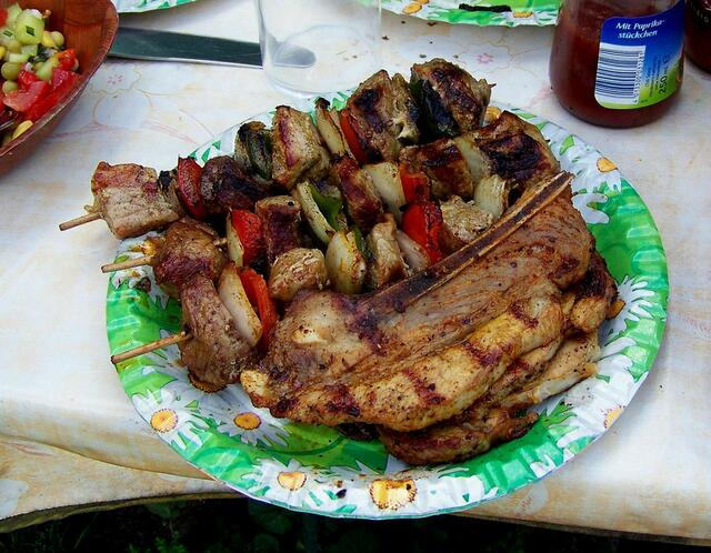 Ein Grillteller ... Foto: Rolf Handke/pixelio