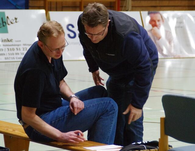 Angeregte Diskussion bei Manfred Bieberle (l.) und Heiko Roth (r.)