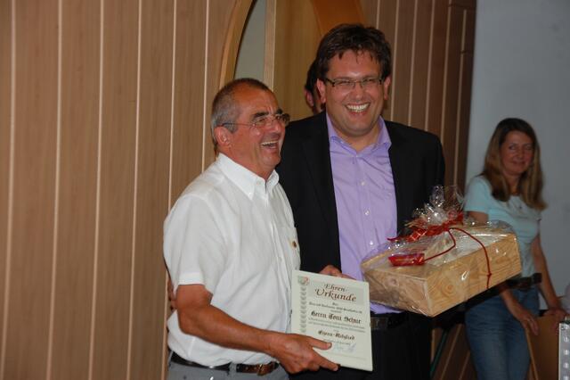 Toni Schur (links) und Jürgen Treffler freuen sich