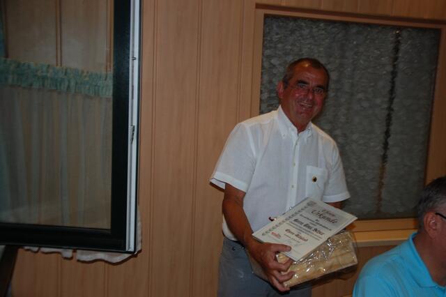 Scheidender Vize-Präsident Schur mit Ehrenurkunde