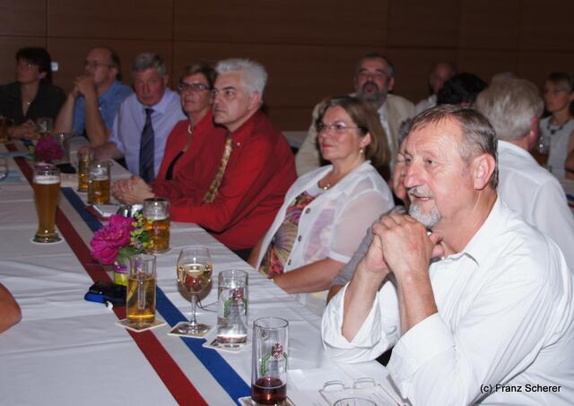 125 Jahre Heimatverein und Museum Friedberg - unter den Festgästen: Stadtrat Jakob Eichele (rechts), der für den Blumenschmuck sorgte