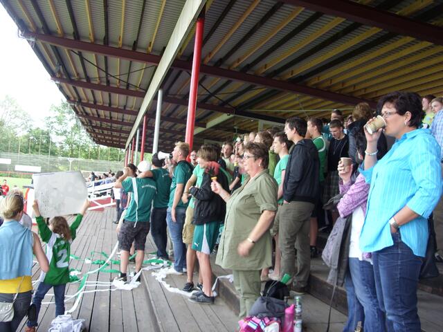 Gut bestzte Tribüne im OSV-Stadion