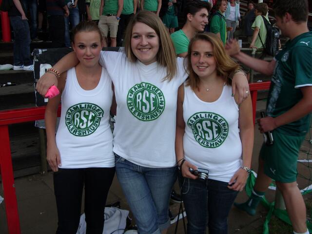 Kimberley, Ricarda und Britta mit handgemalten RSE-Logo