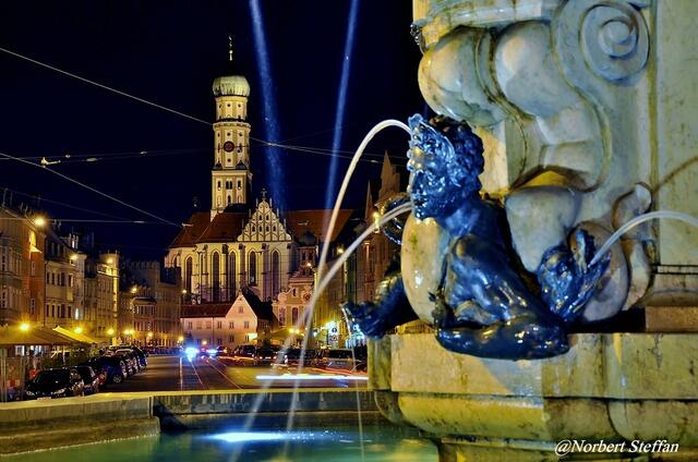 Herkulesbrunnen und St. Ulrich im Hintergrund