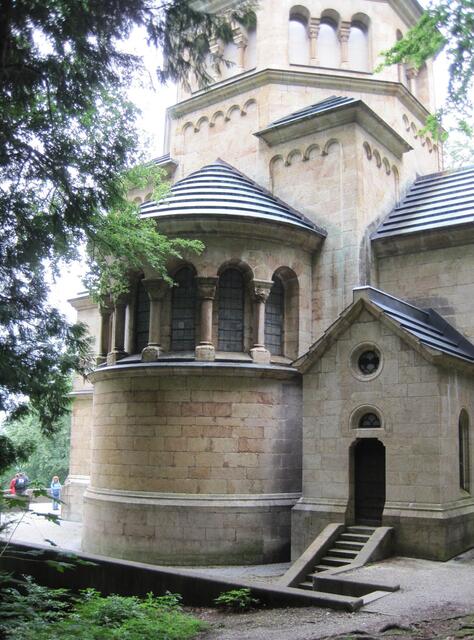 Die Rückseite der Votivkapelle