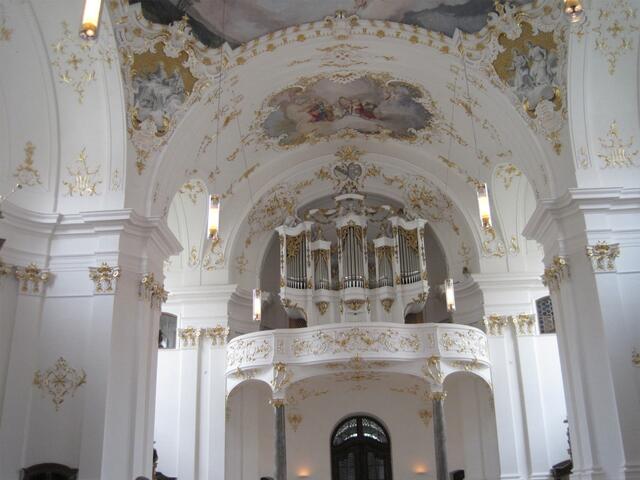 die Orgelempore...wunderschön