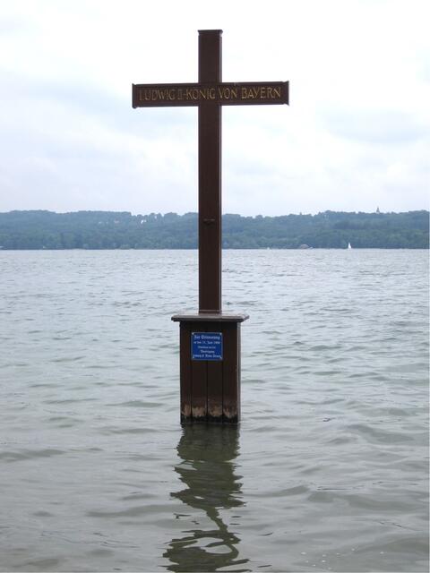 Das Gedenkkreuz für den König