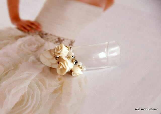 Fabulous Naildesign - Die plastischen Designs in Manuela Neumanns Hochzeitsservice begeistern viele Kunden