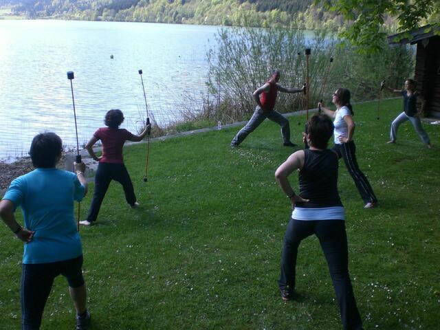 Training am Bootssteg Blick auf See und Berge