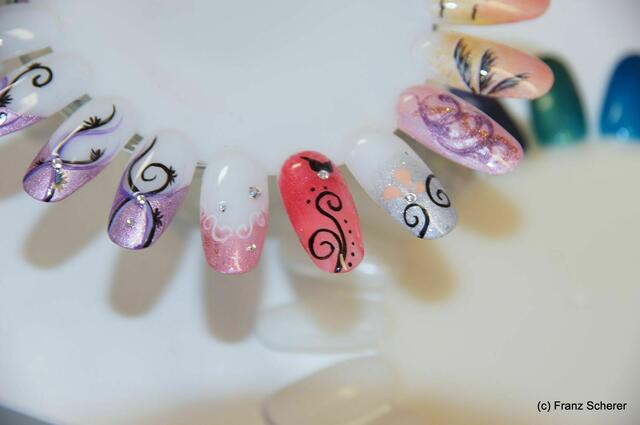 Fabulous Naildesign - Manuela Neumanns Nageldesigns sind handgemalt und von den Kunden heiß begehrt