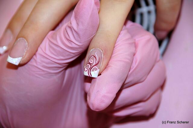 Fabulous Naildesign - Handgemaltes Design ziert Ramona Kargs Fingernagel