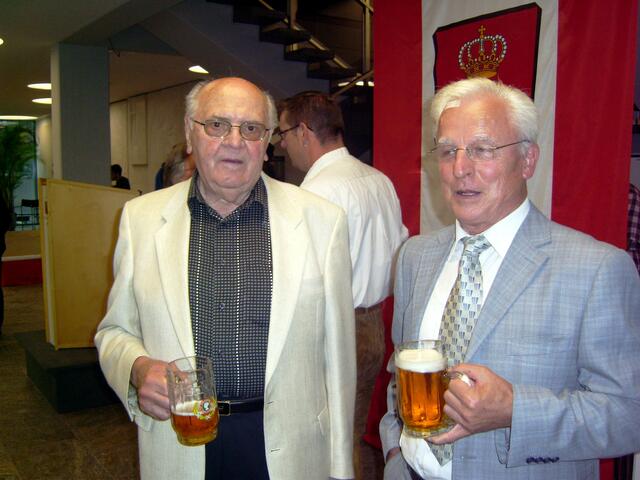 Die beiden honorigen Herren nahmen die "Sache" in die Hand. Altstadtrat Herbert Christl und 2. Bürgermeister Norbert Schwalber.