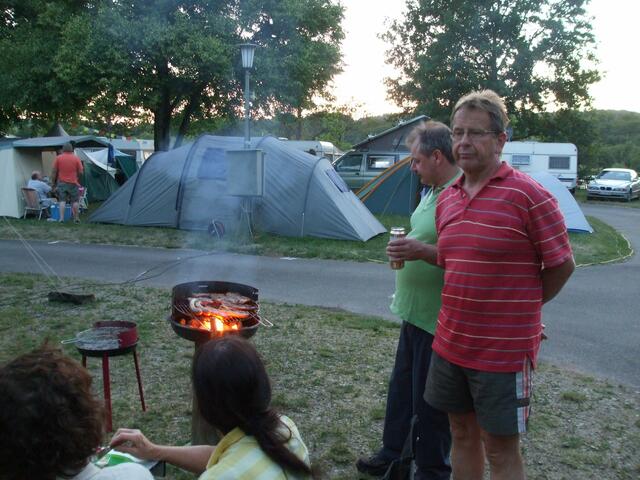 alle warten aufs Essen