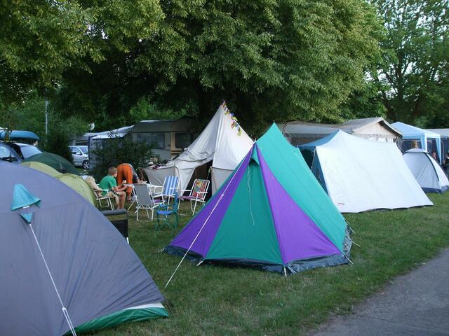 die Zelte stehen