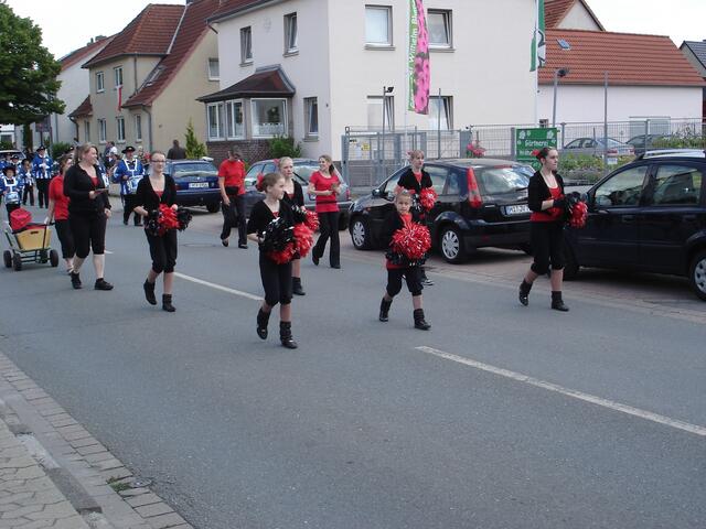 Marschieren zur Musik des "Freien Fanfarenkorps Alt-Laatzen e.V."