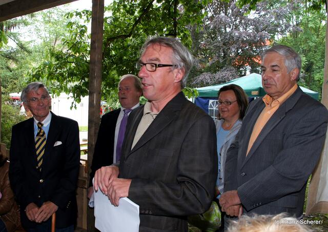 10. Friedberger Sonnwend Töpfermarkt - Impressionen von der Markteröffnung. Von links: Peter Feile, Manfred Losinger, Friedbergs Bürgermeister Dr. Bergmair, Frau Bergmair, und Sport-Manager Heinz Schrall